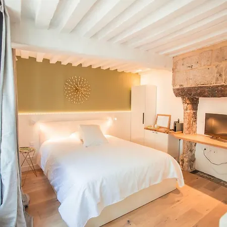 La Maison Des Arts בית הארחה