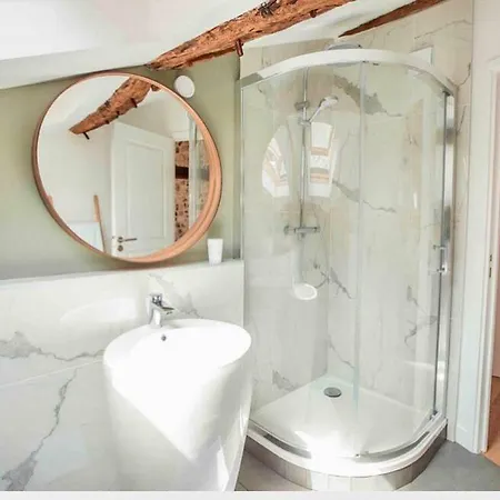 La Maison Des Arts בית הארחה