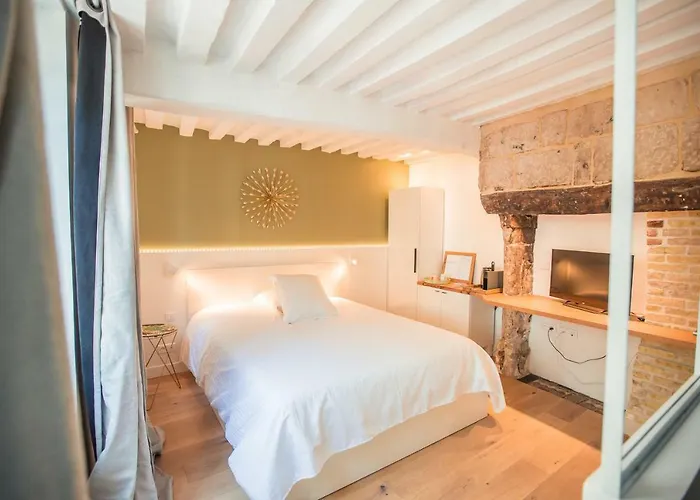 La Maison Des Arts בית הארחה